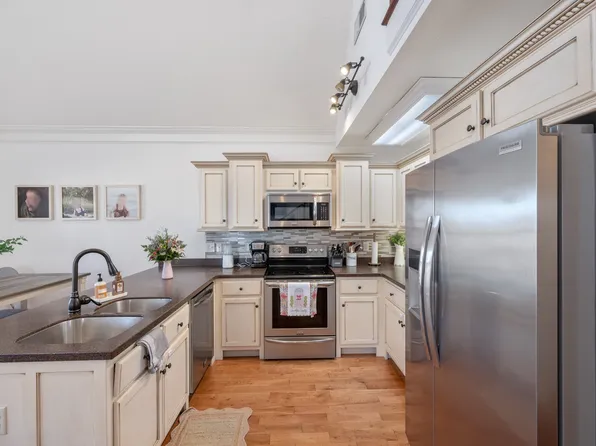 222 Fairway Villa Ln, Decaturville, TN 38329