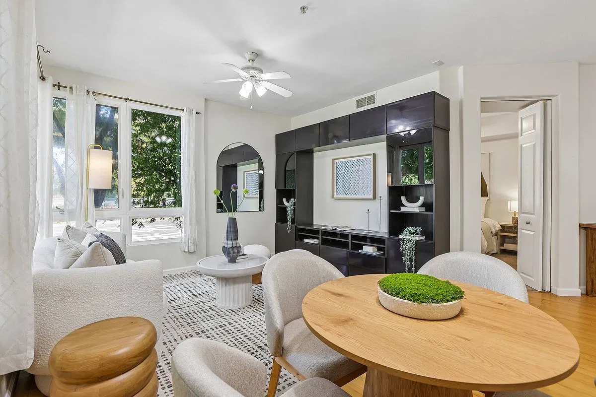 2 bed, 1.0 bath, 926 sqft, $3,400 — Photo 2