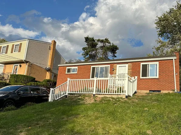 6327 Crestview Dr, South Park, PA 15129