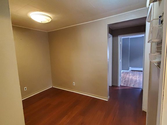 5th image of 34 Burrstone Rd Floor 2