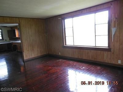 2nd image of 1502 N Thornapple Ave