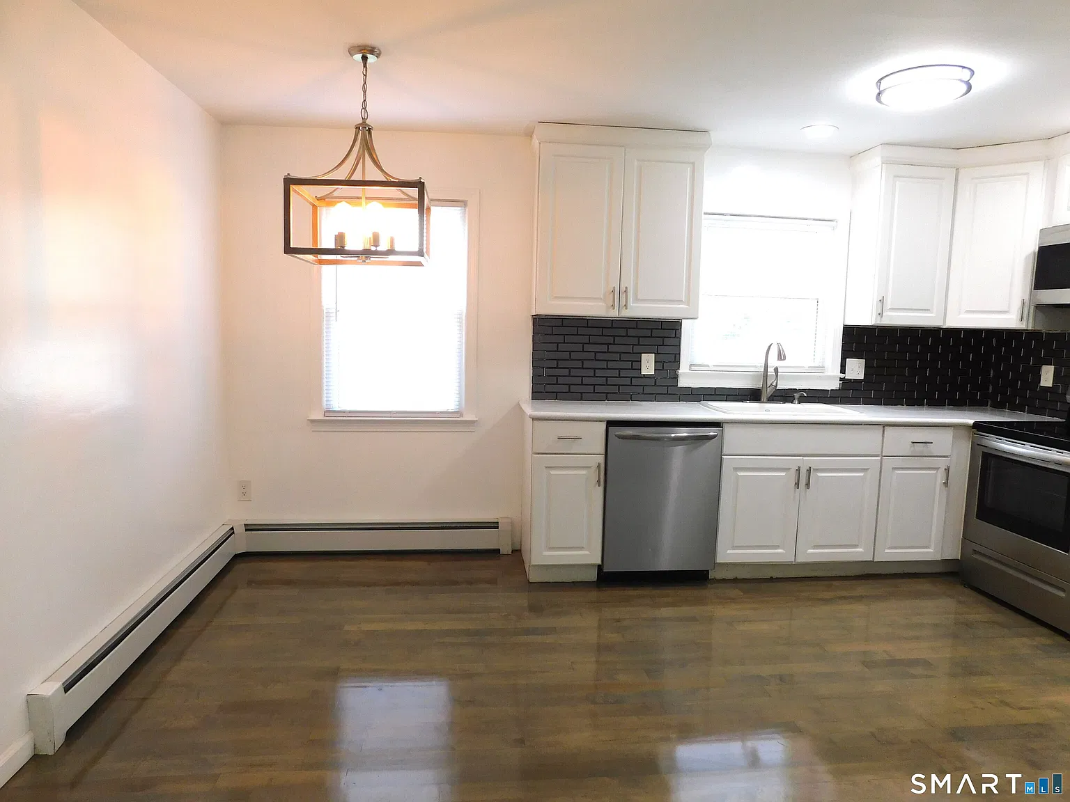 3 bed, 1.0 bath, 1100 sqft, $2,800 — Photo 3