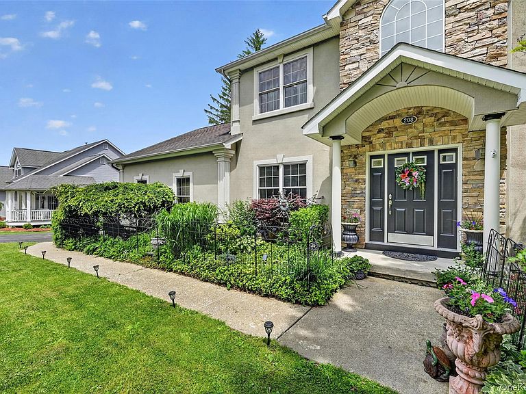 Listing photo 4