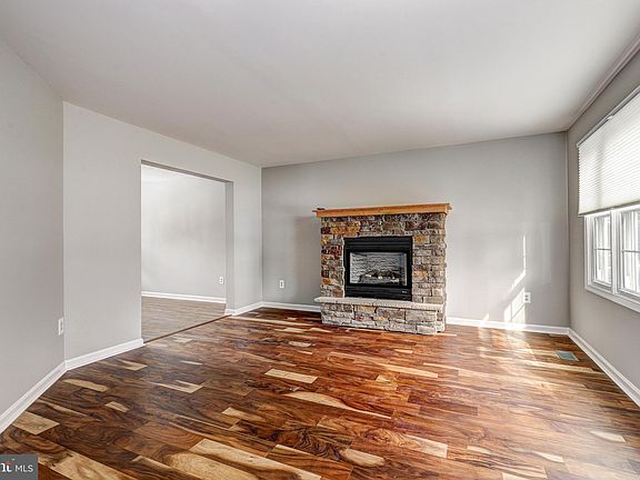 4th image of 68 Enola Dr