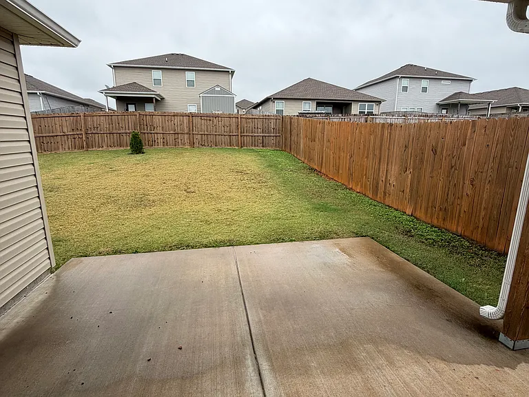 515 Ashwood St — Photo 18