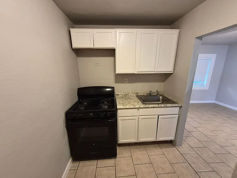 115 Caldwell St #8 — Photo 11