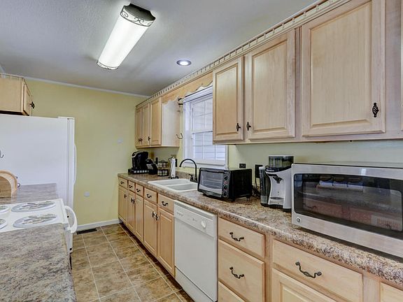 5th image of 3008 Willow Pond Dr