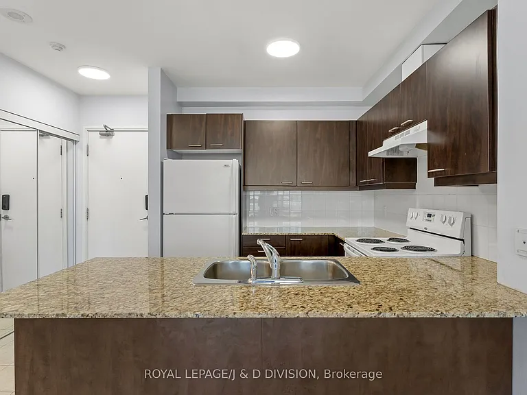 220 Redpath Ave #805 — Photo 7