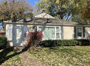 302 W Glade Rd, Palatine, IL 60067