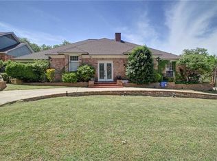 812 Larkspur Ln, Fort Worth, TX 76112