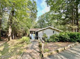 211 Water View Dr, Hawley, PA