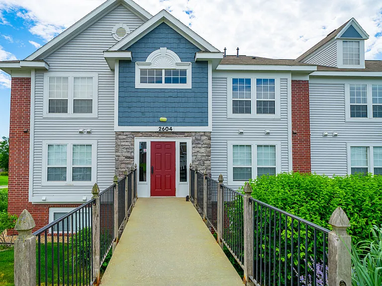 West Hampton Park Apartment Homes — Photo 52