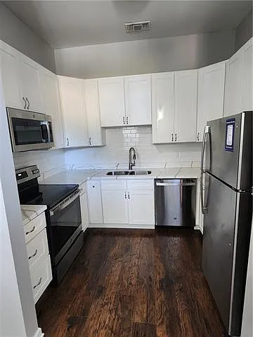 2522 N Galvez St — Photo 10