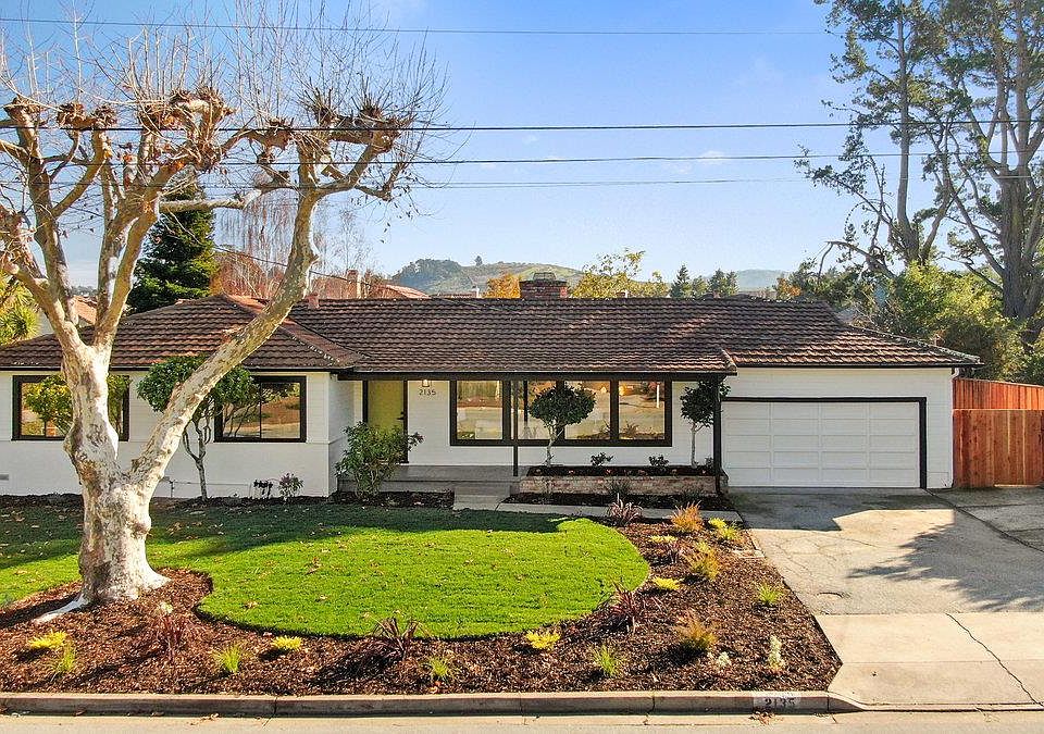 1st image of 2135 Queens Ln