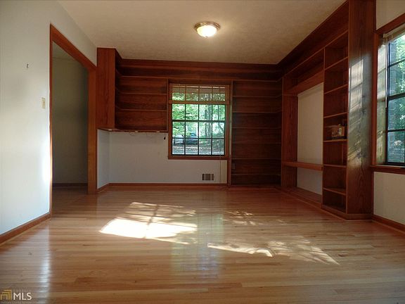 5th image of 5315 Woodland Cir