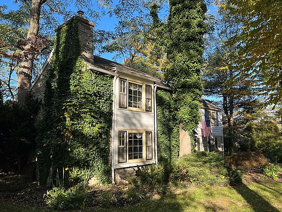 3rd image of 612 Sylvania Rd
