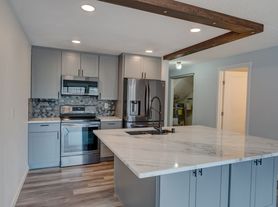 111 NW Columbia Dr, Oak Harbor, WA