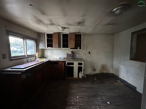 3rd image of 337 Dunbar Ave