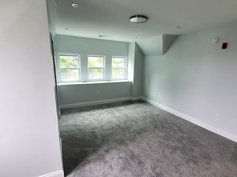 602 Washington Ln #3 — Photo 17