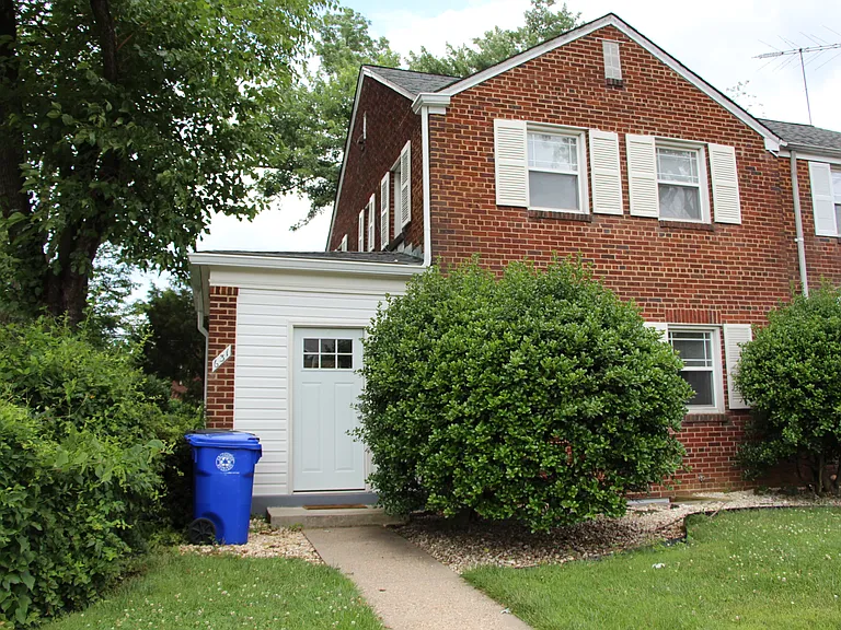 631 N Oakland St — Photo 18