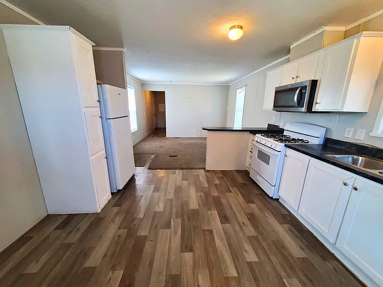 23 Canal Dr #300-023 — Photo 2