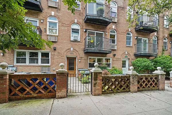 1st image of 452 12th St #1