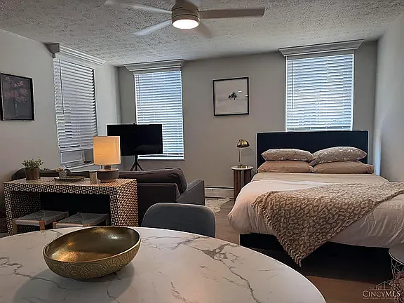 Studio, 580 sqft, $1,575 — Photo 2
