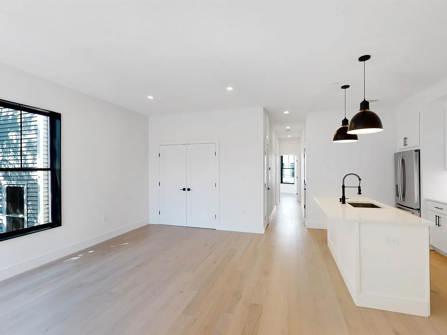 2 bed, 984 sqft, $3,970 — Photo 1