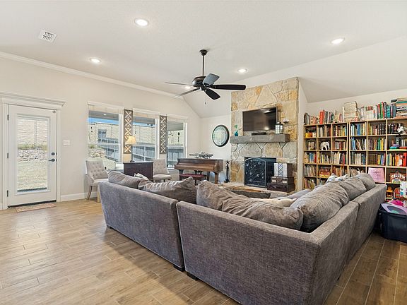 5th image of 512 Sagebrush Ct