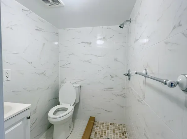 75 De Sales Place image 10 of 13