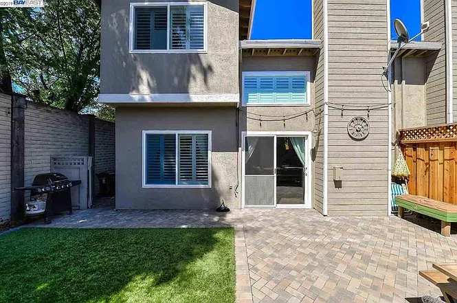 36131 Toulouse St — Photo 24