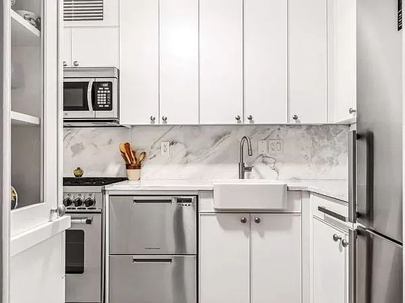 4th image of 15 W 72nd St APT 11T