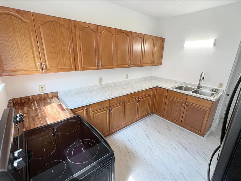 832 Oak St — Photo 7