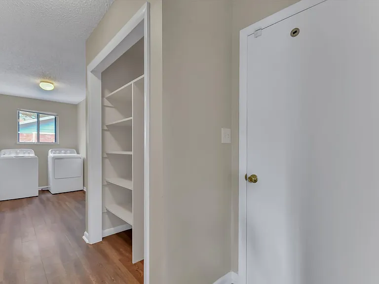 7687 Newman St — Photo 15