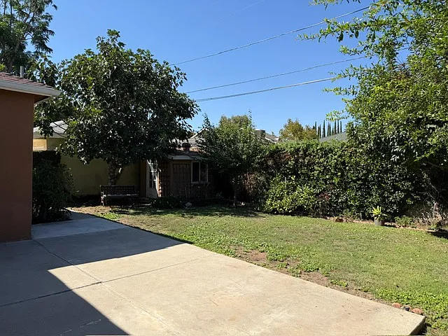 3 bed, 1117 sqft, $3,975 — Photo 3