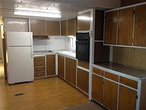 3rd image of 833 SE Port Ave
