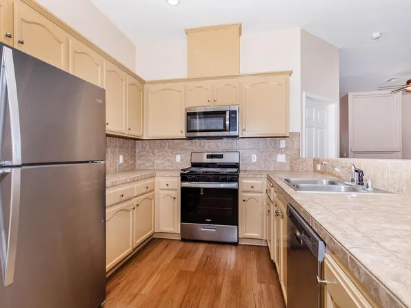 703 Jasmine Parke Dr, Bakersfield, CA 93312