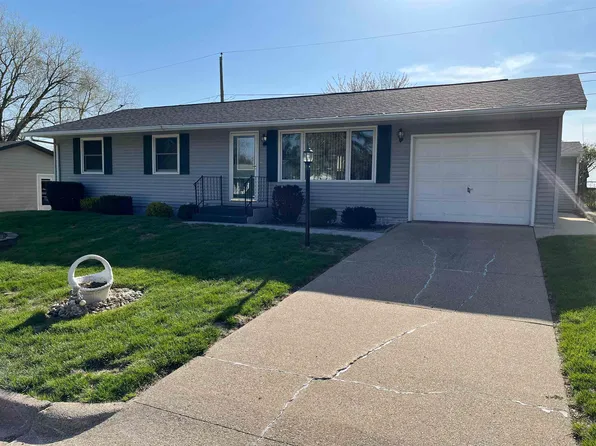 207 Thomas Ave, East Dubuque, IL 61025