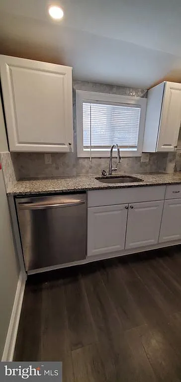 4 bed, 2.0 bath, 2040 sqft, $2,300 — Photo 4