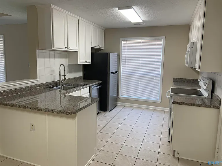 2721 Columns Way SW — Photo 7