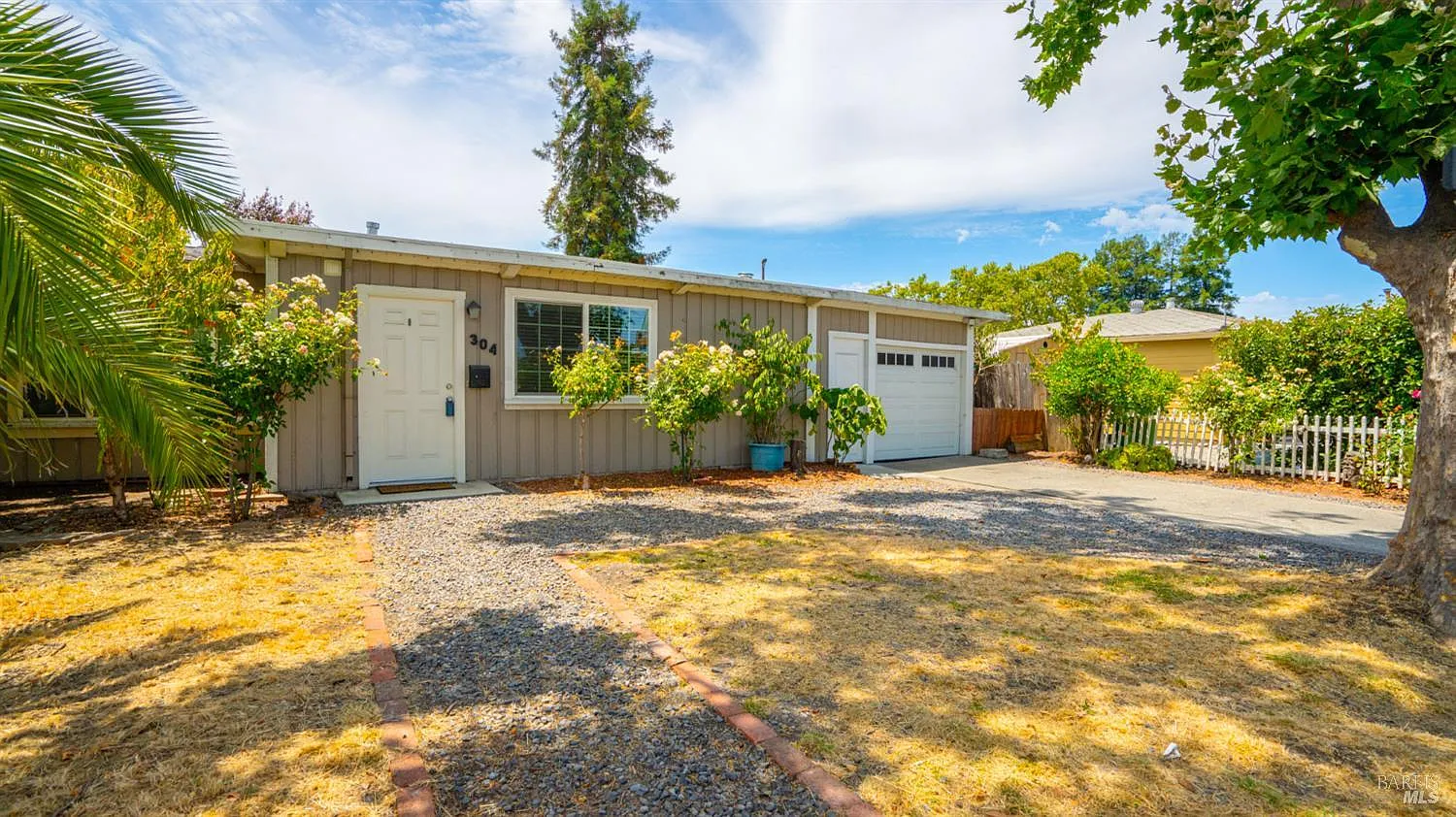 304 S Mcdowell Boulevard - Photo 3