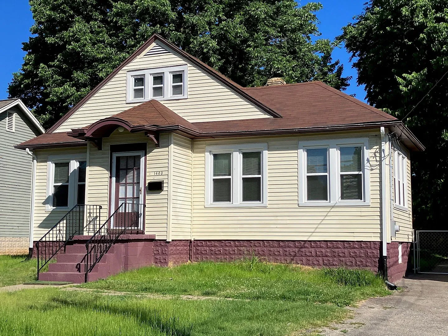 1403 N Limestone photo 1