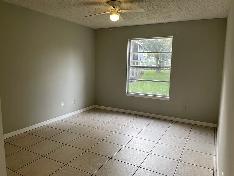 116 Reserve Cir #100 — Photo 5