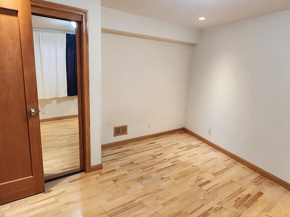 2nd image of 101 Kenwood Way #A
