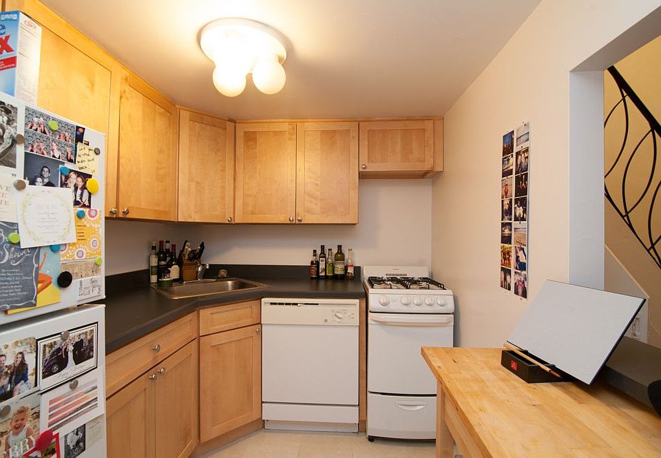2nd image of 320 E 65th St APT 121