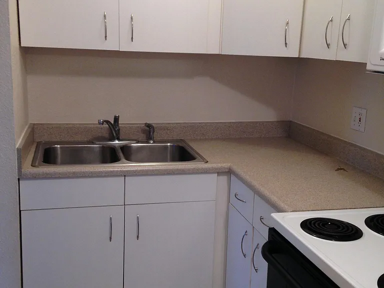 918 James Ct #2 — Photo 3
