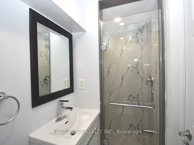 133 Coxwell Ave E #BASEMENT — Photo 5