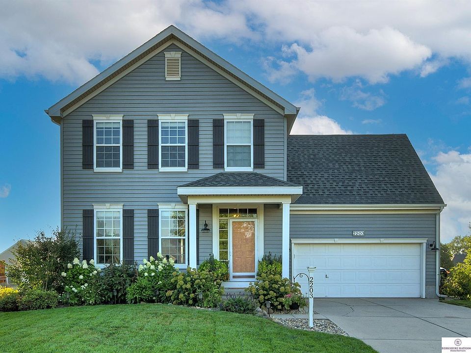 1st image of 2203 Quartz Dr