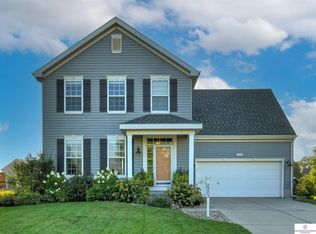 2203 Quartz Dr, Papillion, NE 68046