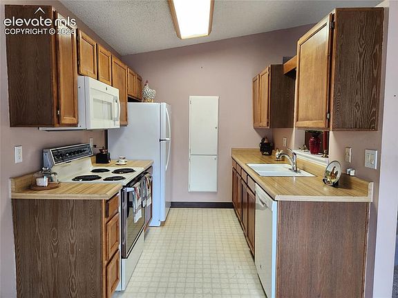 5th image of 4540 Castlepoint Dr